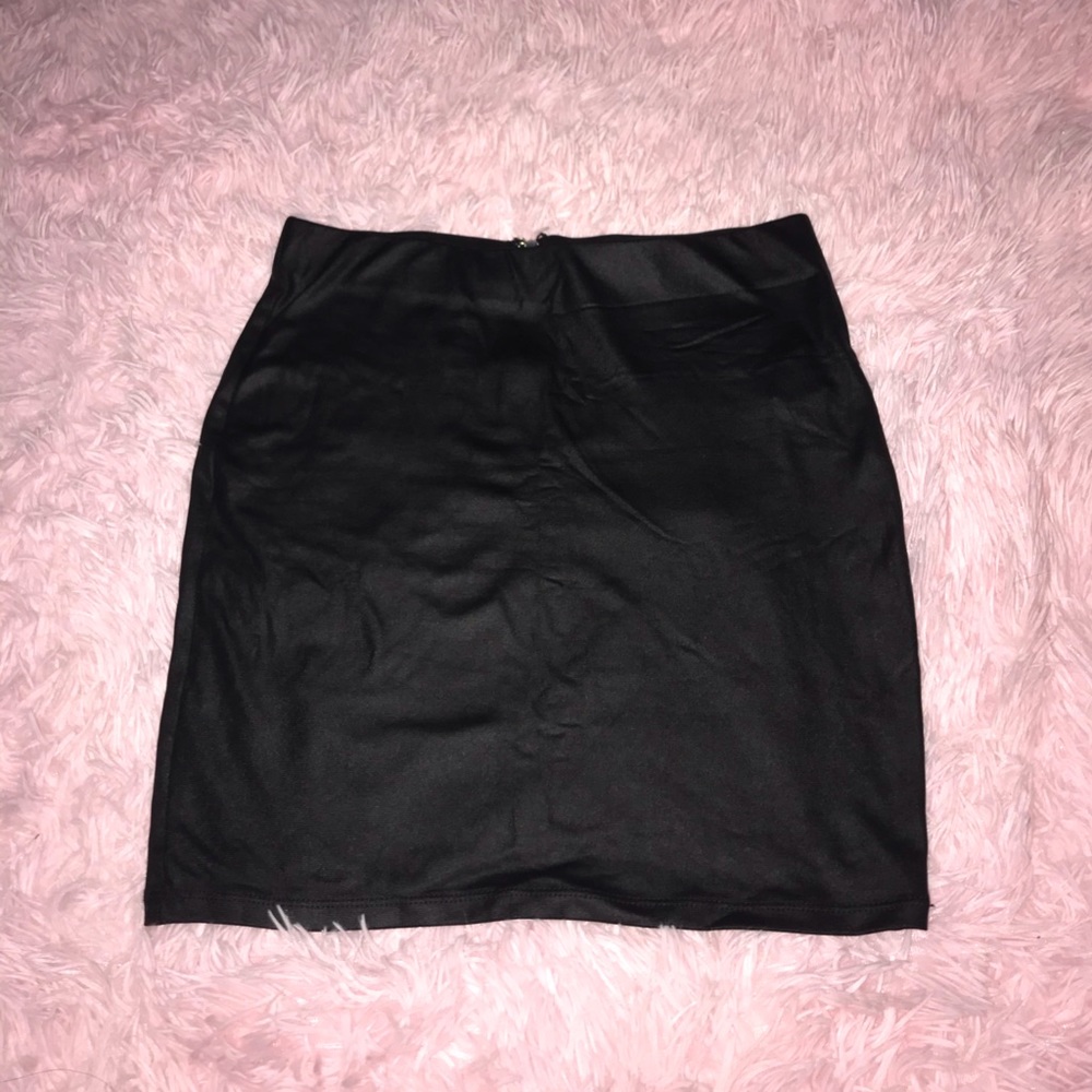 Forever 21 black mini skirt